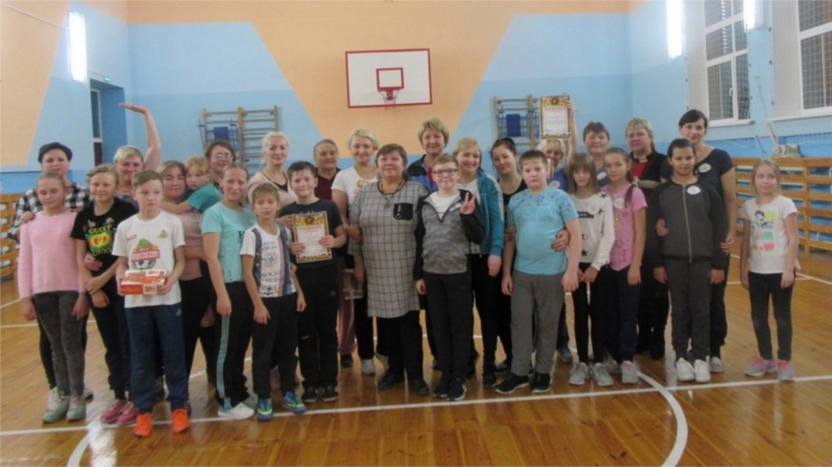 Совет женщин города Шумерля инициировал и провел веселые эстафеты мам и детей
