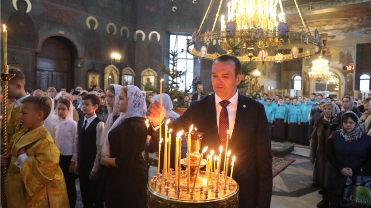 Михаил Игнатьев принял участие в Рождественском богослужении в Покровско-Татианинском соборе г. Чебоксары