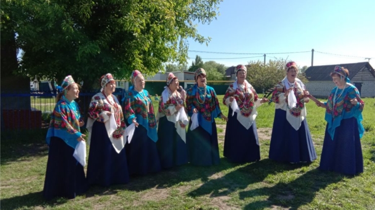 В субботу в деревне Ольдеево прошел престольный праздник с участием женских клубов Росинка и Сударушка