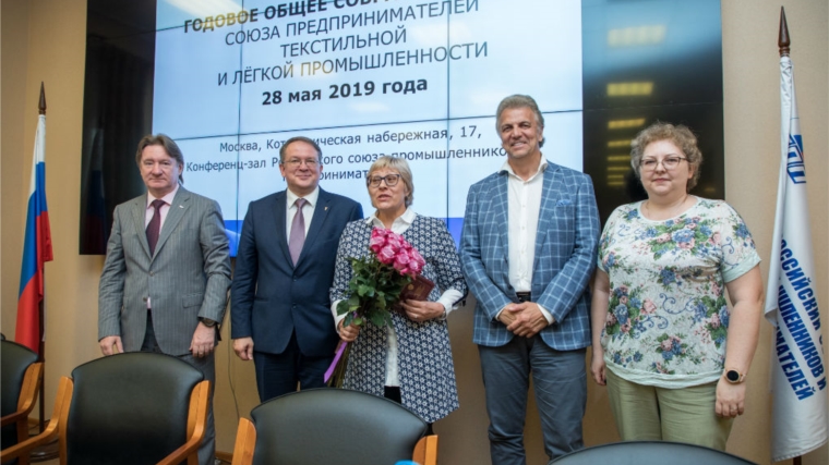 Поздравляем члена Президиума Союза женщин Чувашии Иванову Розу Петровну с заслуженной наградой