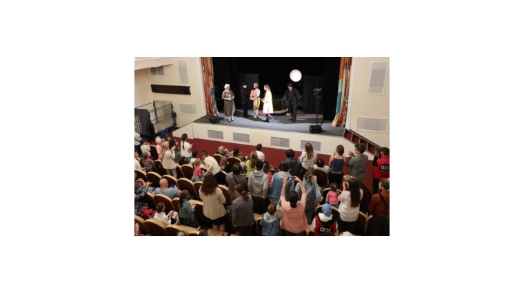 В Чебоксарах завершились международные театральные фестивали: «Карусель сказок» и «Одинаковыми быть нам необязательно»