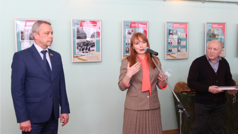 Фотовыставка, посвященная строительству Сурского и Казанского рубежей, начала действовать в Чувашском государственном университете