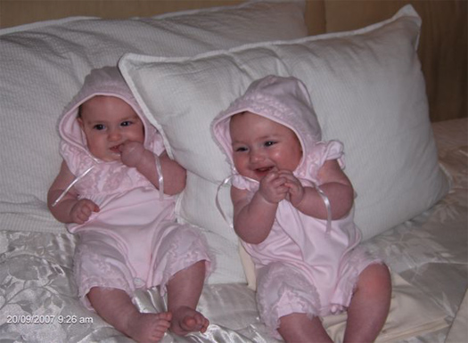 Совет женщин Батыревского района поздравил две семьи с рождением близнецов