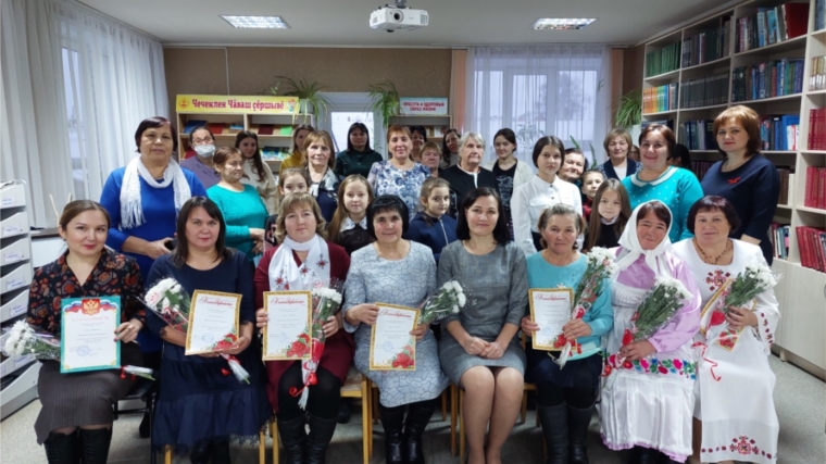 В центральной библиотеке Комсомольского района прошло праздничное мероприятие «Наши мамы лучше всех»