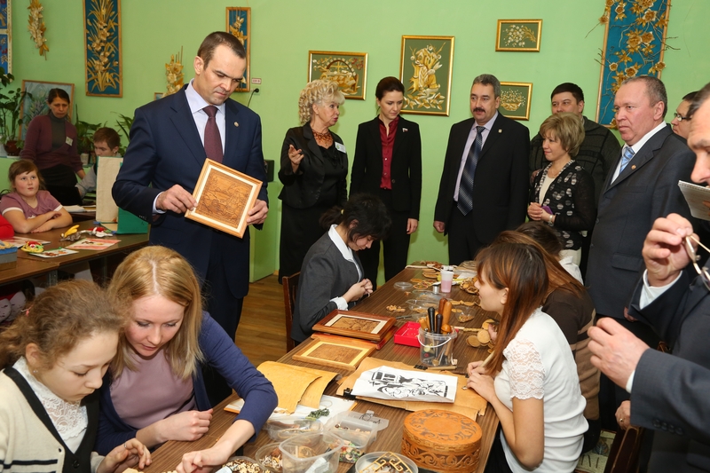 Председатель Совета женщин республики приняла участие в посещении Дворца детского (юношеского) творчества 