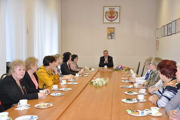 В преддверии 8 марта Новочебоксарский совет женщин принимал поздравления от главы администрации своего города
